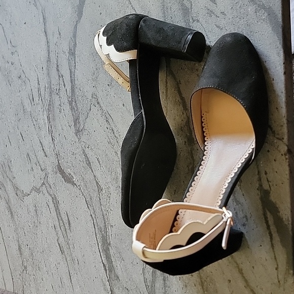 Journee Chandra Pumps block heel black Faux suede white trim size 8.5 - Picture 12 of 13